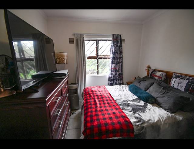 1 BEDROOM SIMPLEX FOR SALE IN THE WOLDS
